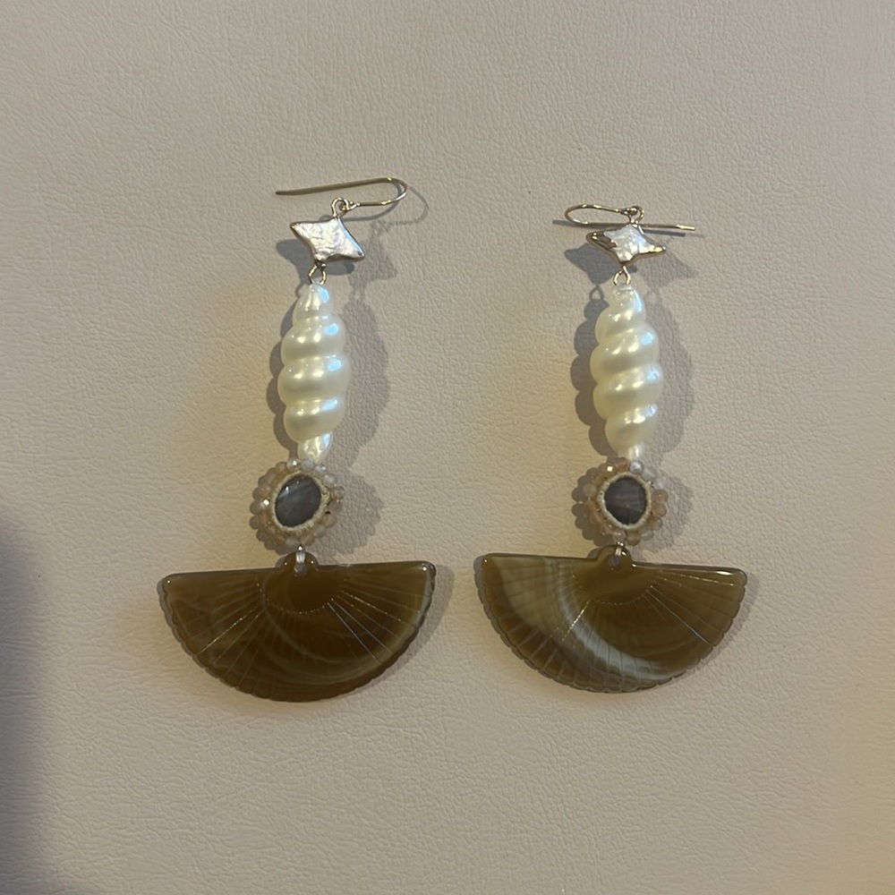 NWOT Jacki Holland Studio Earrings Long Shell Fan - Picture 2 of 4